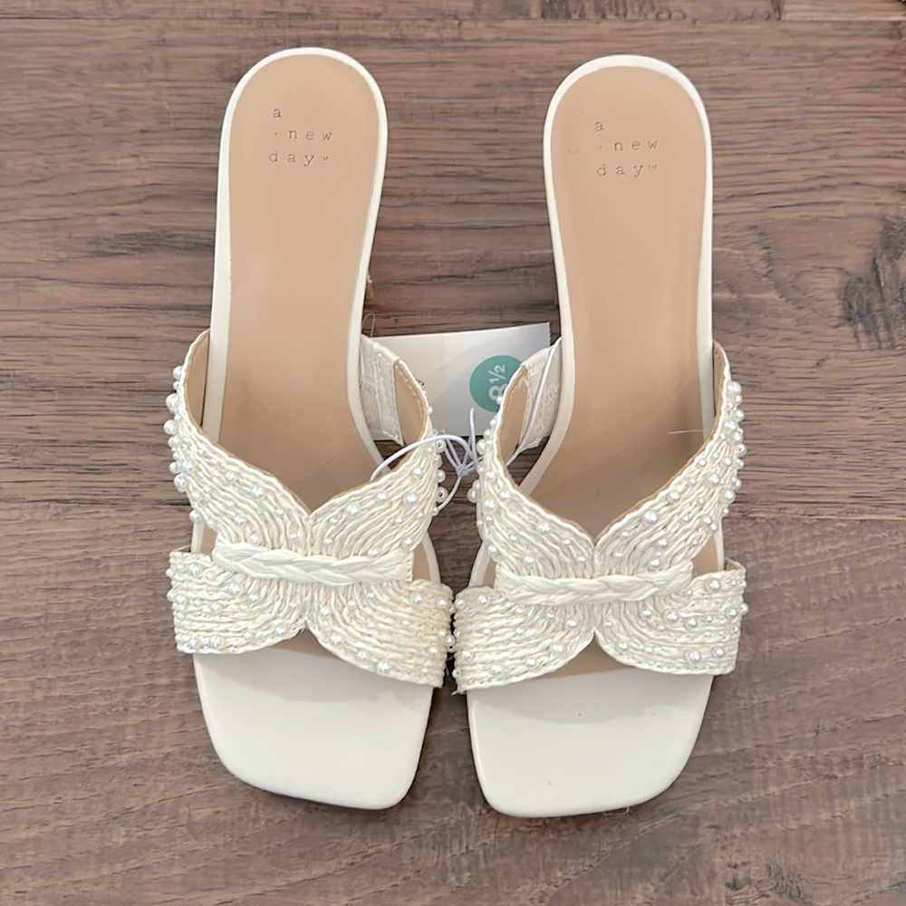 Woven pearled heels✨NWT✨
